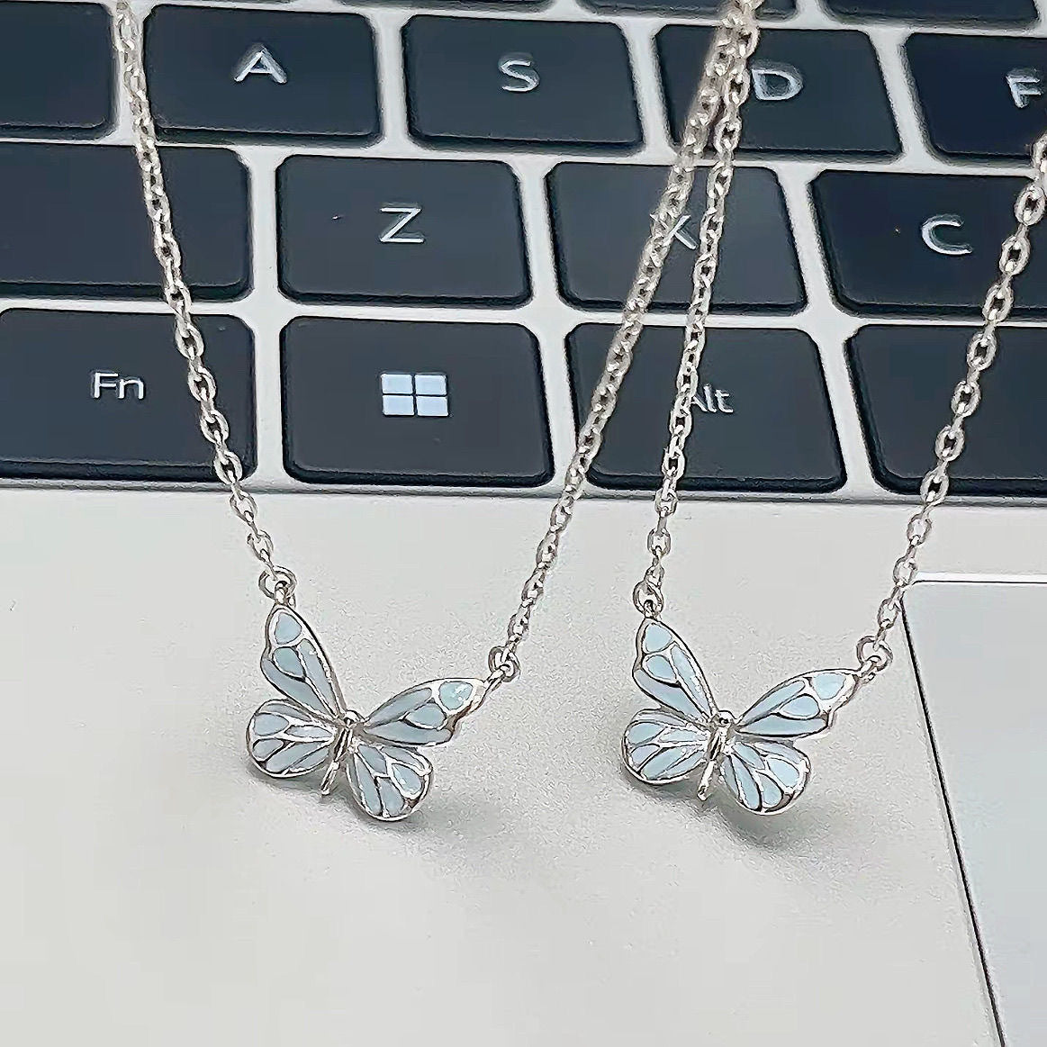 LUXERIO™ Glow Butterfly Necklace & Bracelet Set – Luminous Jewelry for Women